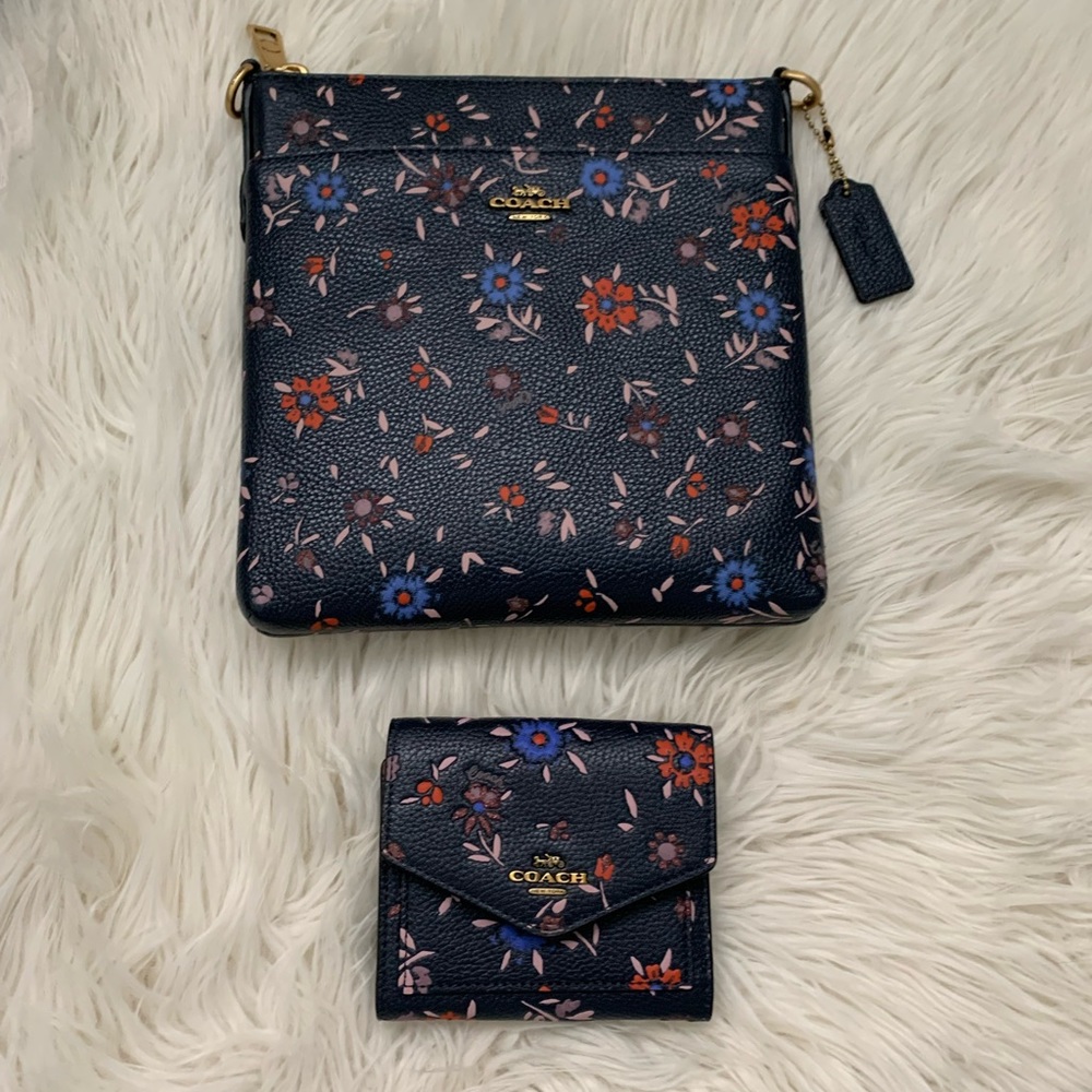 🎊Hp!2x🎊Coach Kitt Crossbody Flower Print w/ Wallet. - Picture 4 of 17